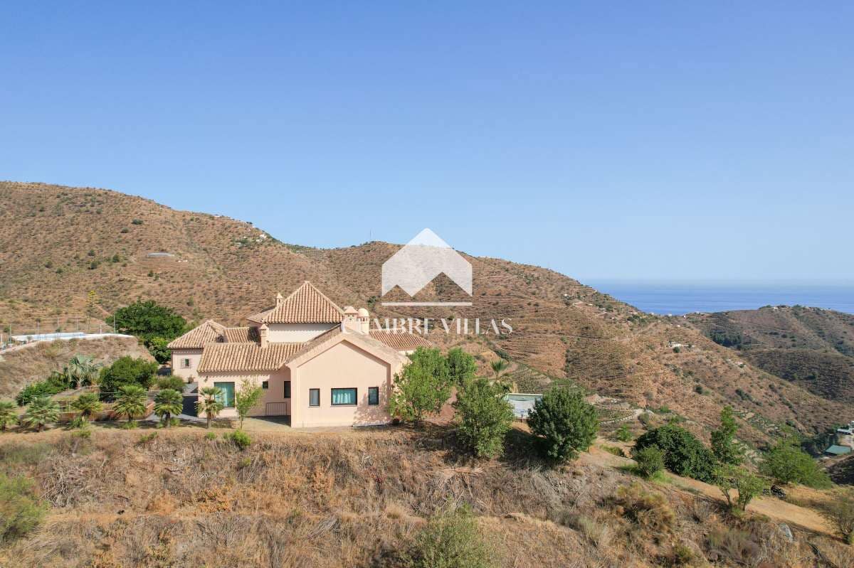 6 soveværelse Finca/Landehus til salg i Itrabo med swimmingpool garage - € 1.295.000 (Ref: 8896074)