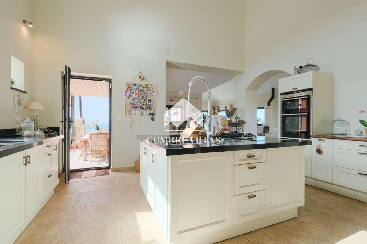 6 soveværelse Finca/Landehus til salg i Itrabo med swimmingpool garage - € 1.295.000 (Ref: 8896074)