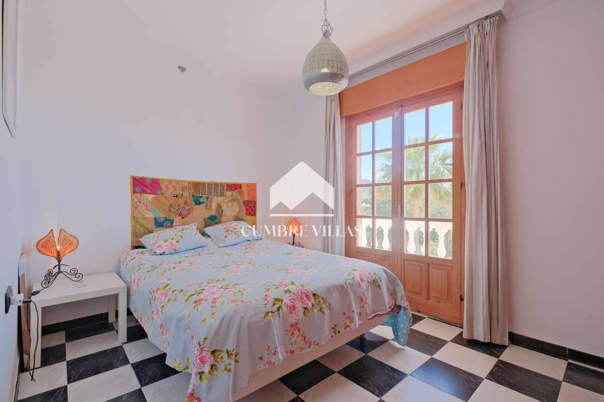 5 sypialnia Finka/Dom wiejski na sprzedaż w Itrabo z basenem garażem - 1 485 000 € (Ref: 8938245)