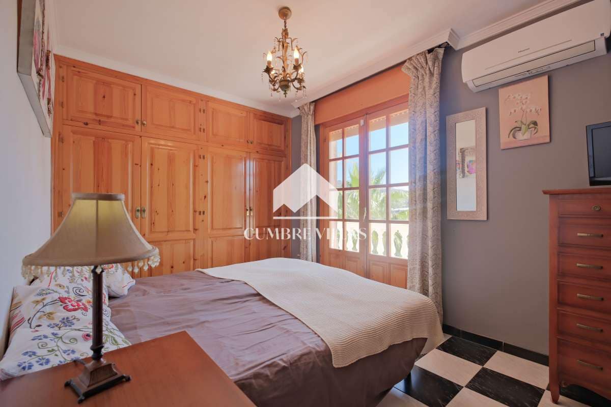 5 sypialnia Finka/Dom wiejski na sprzedaż w Itrabo z basenem garażem - 1 485 000 € (Ref: 8938245)