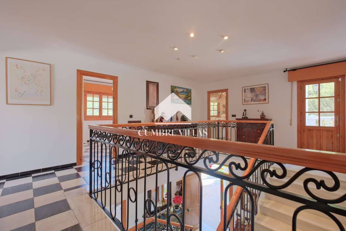 5 sypialnia Finka/Dom wiejski na sprzedaż w Itrabo z basenem garażem - 1 485 000 € (Ref: 8938245)