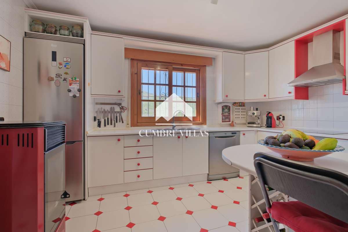 5 sypialnia Finka/Dom wiejski na sprzedaż w Itrabo z basenem garażem - 1 485 000 € (Ref: 8938245)