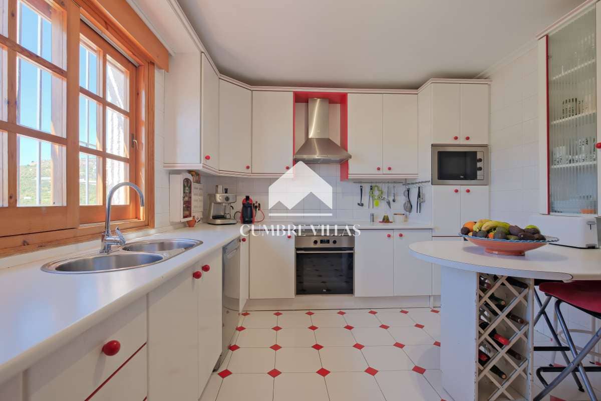 5 sypialnia Finka/Dom wiejski na sprzedaż w Itrabo z basenem garażem - 1 485 000 € (Ref: 8938245)