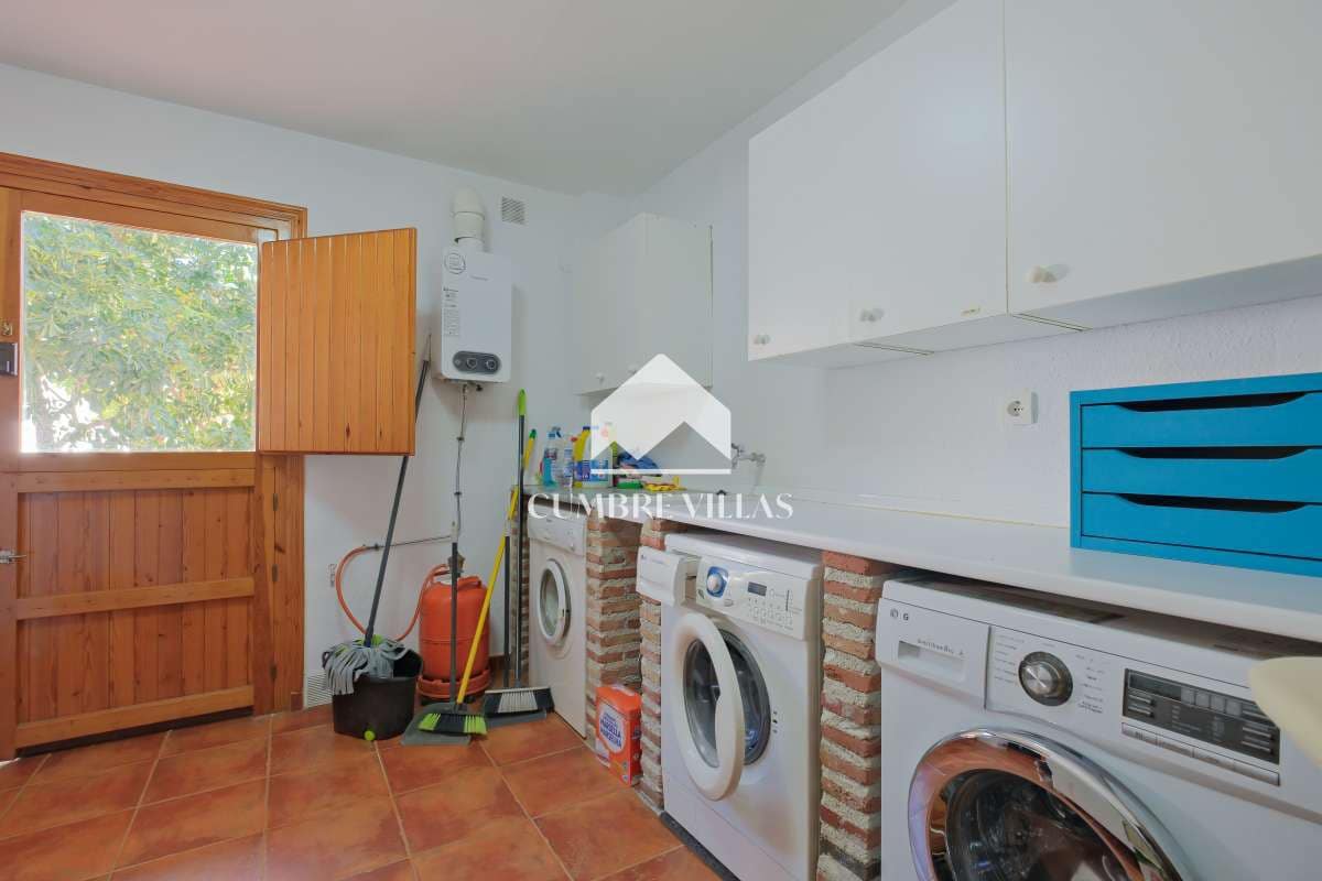 5 sypialnia Finka/Dom wiejski na sprzedaż w Itrabo z basenem garażem - 1 485 000 € (Ref: 8938245)