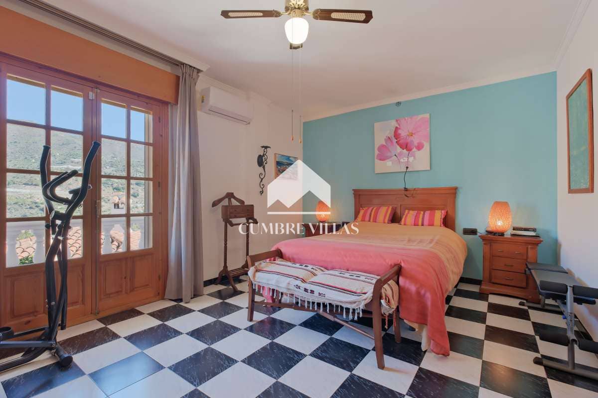 5 sypialnia Finka/Dom wiejski na sprzedaż w Itrabo z basenem garażem - 1 485 000 € (Ref: 8938245)