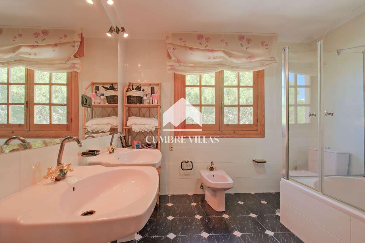 5 sypialnia Finka/Dom wiejski na sprzedaż w Itrabo z basenem garażem - 1 485 000 € (Ref: 8938245)