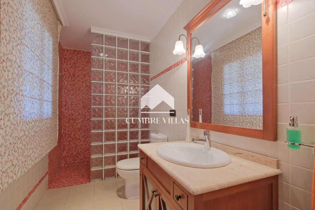 5 sypialnia Finka/Dom wiejski na sprzedaż w Itrabo z basenem garażem - 1 485 000 € (Ref: 8938245)