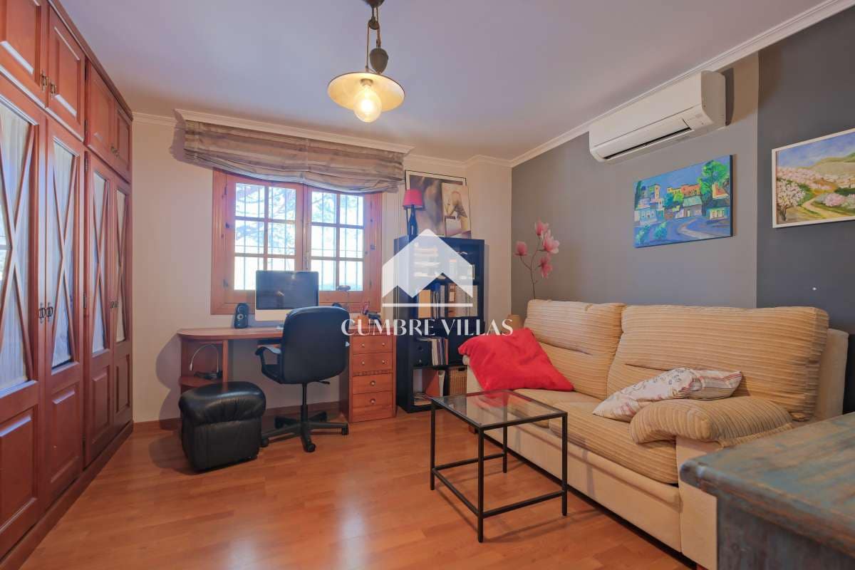 5 sypialnia Finka/Dom wiejski na sprzedaż w Itrabo z basenem garażem - 1 485 000 € (Ref: 8938245)