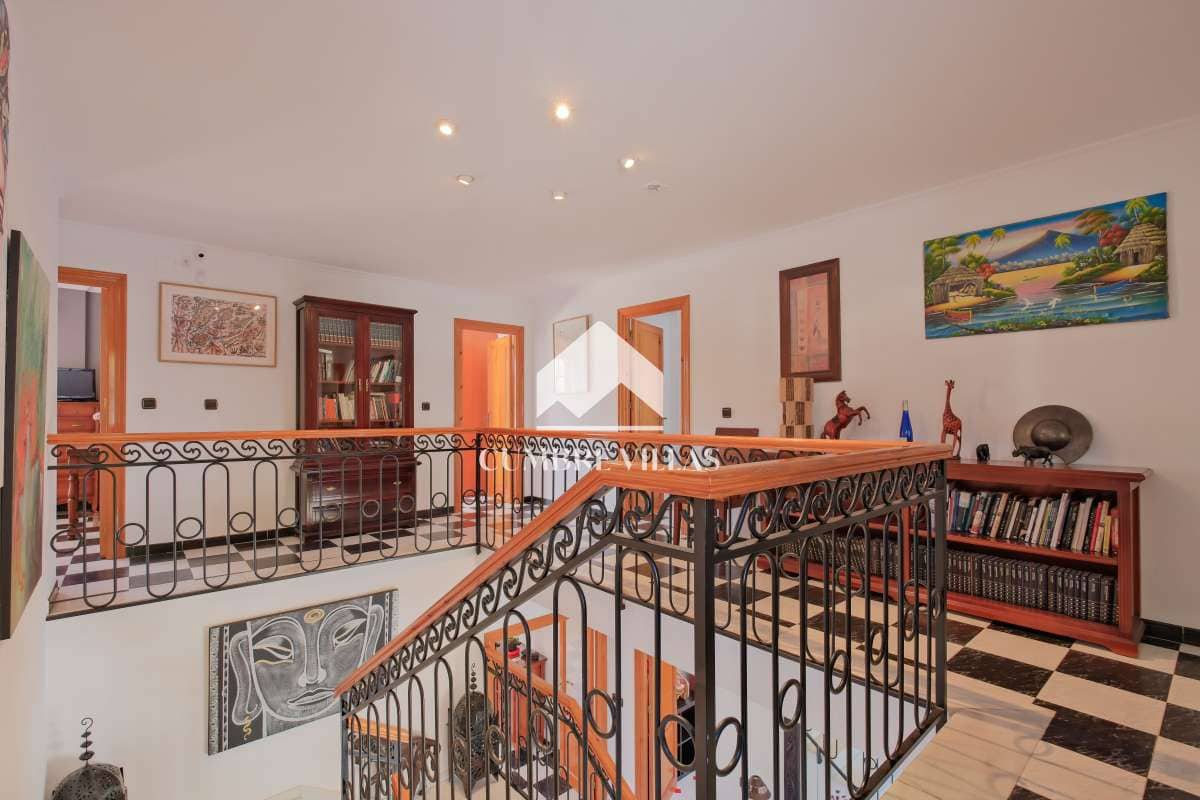 5 sypialnia Finka/Dom wiejski na sprzedaż w Itrabo z basenem garażem - 1 485 000 € (Ref: 8938245)