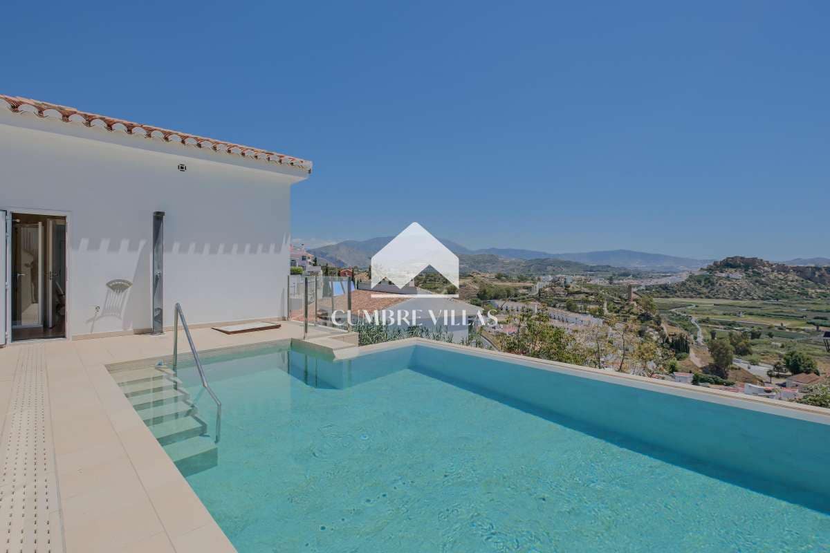 4 soveværelse Villa til salg i Salobrena med swimmingpool garage - € 649.000 (Ref: 9022831)