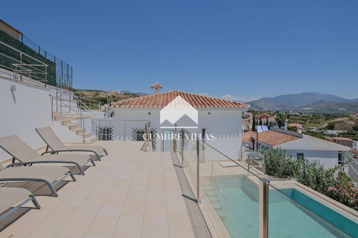 4 soveværelse Villa til salg i Salobrena med swimmingpool garage - € 649.000 (Ref: 9022831)