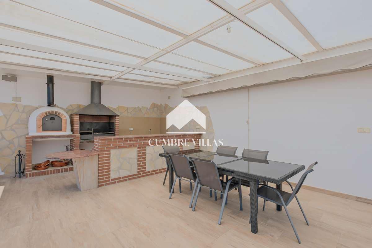 4 soveværelse Villa til salg i Salobrena med swimmingpool garage - € 649.000 (Ref: 9022831)