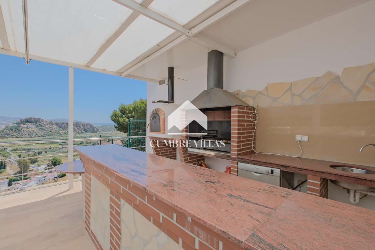 4 soveværelse Villa til salg i Salobrena med swimmingpool garage - € 649.000 (Ref: 9022831)