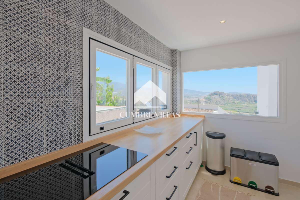 4 soveværelse Villa til salg i Salobrena med swimmingpool garage - € 649.000 (Ref: 9022831)