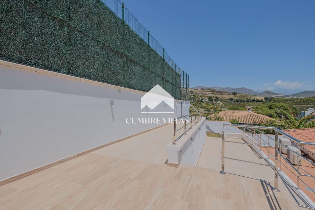 4 soveværelse Villa til salg i Salobrena med swimmingpool garage - € 649.000 (Ref: 9022831)