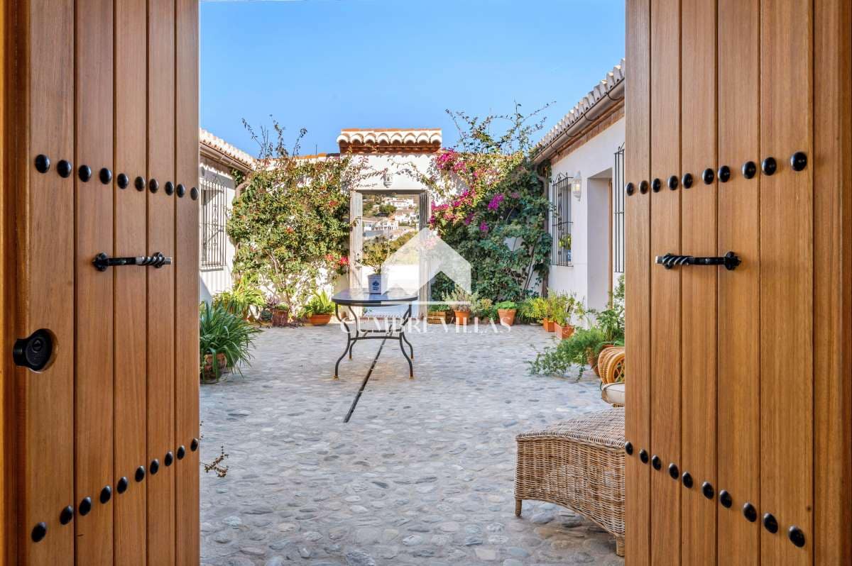 5 soverom Villa til salgs i Almunecar med svømmebasseng garasje - € 2 595 000 (Ref: 9026168)