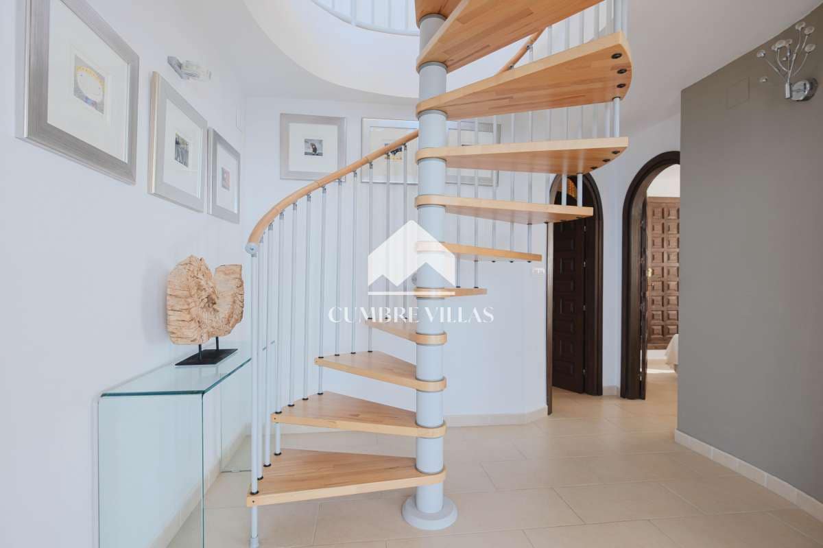 5 soveværelse Villa til salg i Salobrena med swimmingpool garage - € 930.000 (Ref: 9106143)