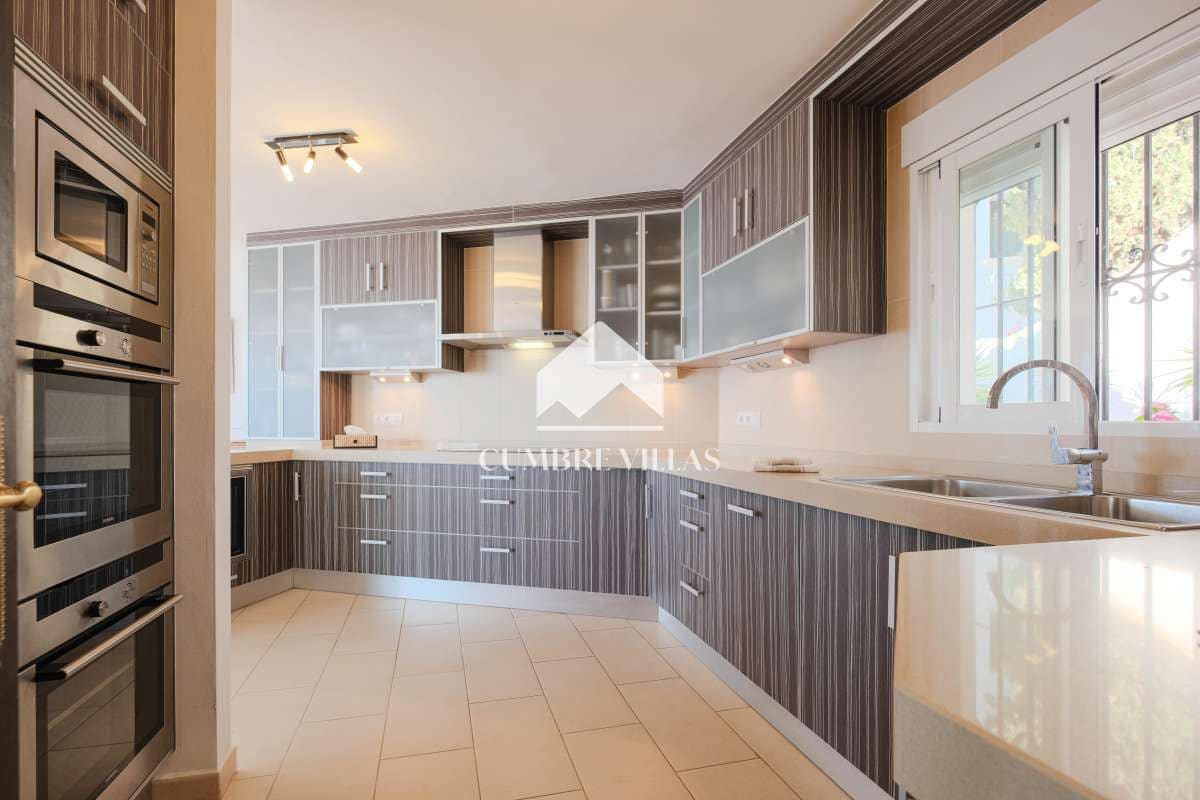 5 soveværelse Villa til salg i Salobrena med swimmingpool garage - € 930.000 (Ref: 9106143)