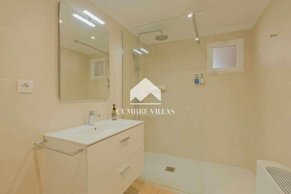 7 soveværelse Villa til salg i Gojar med swimmingpool - € 1.550.000 (Ref: 9141122)