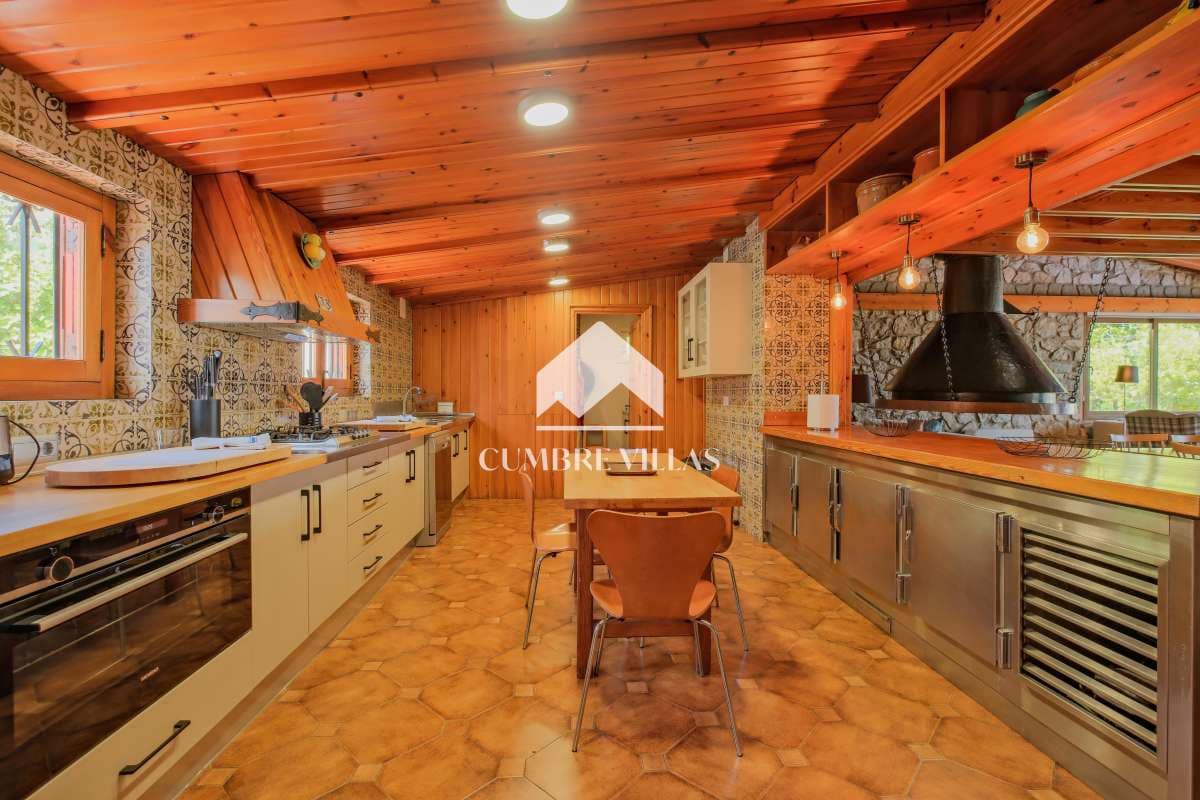 7 soveværelse Villa til salg i Gojar med swimmingpool - € 1.550.000 (Ref: 9141122)