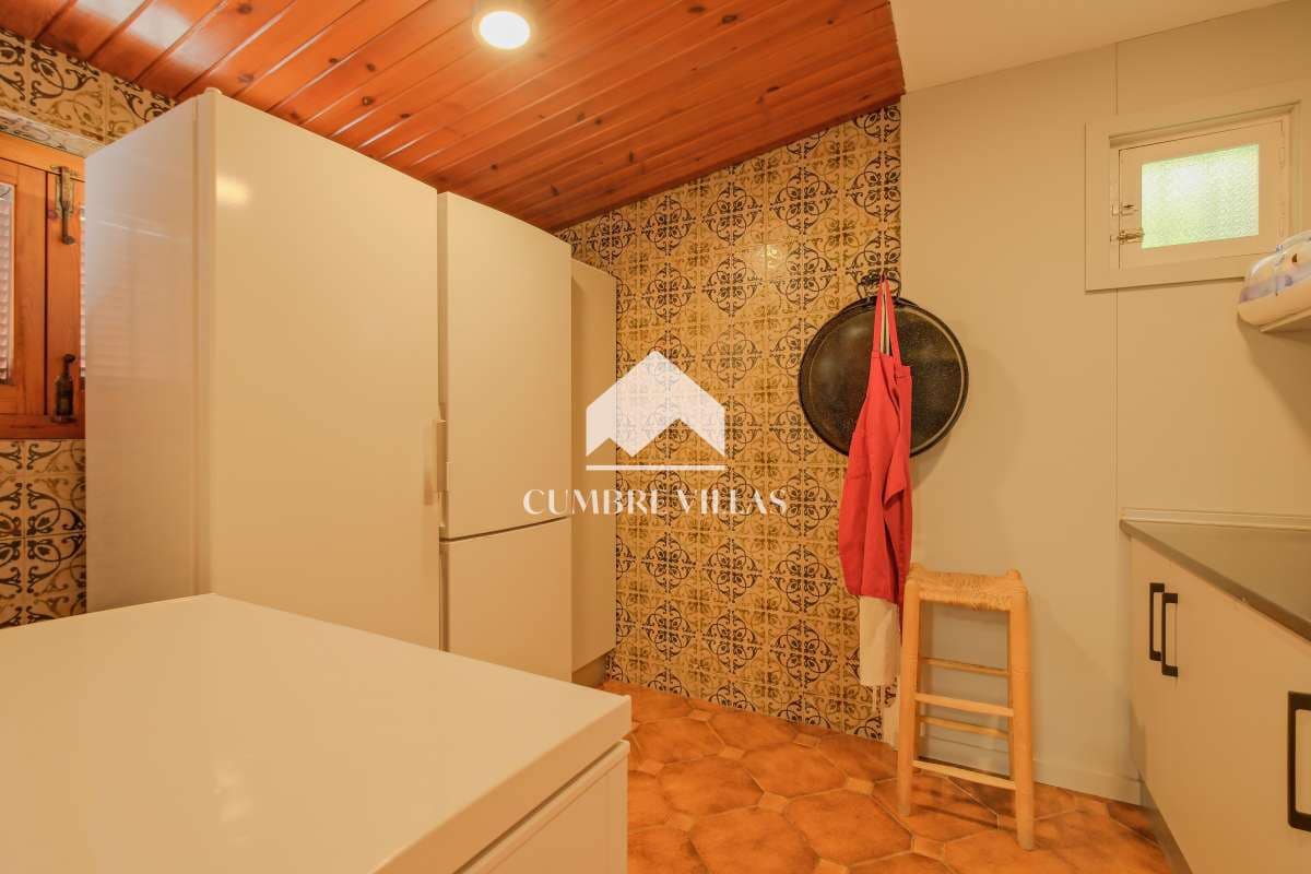 7 soveværelse Villa til salg i Gojar med swimmingpool - € 1.550.000 (Ref: 9141122)