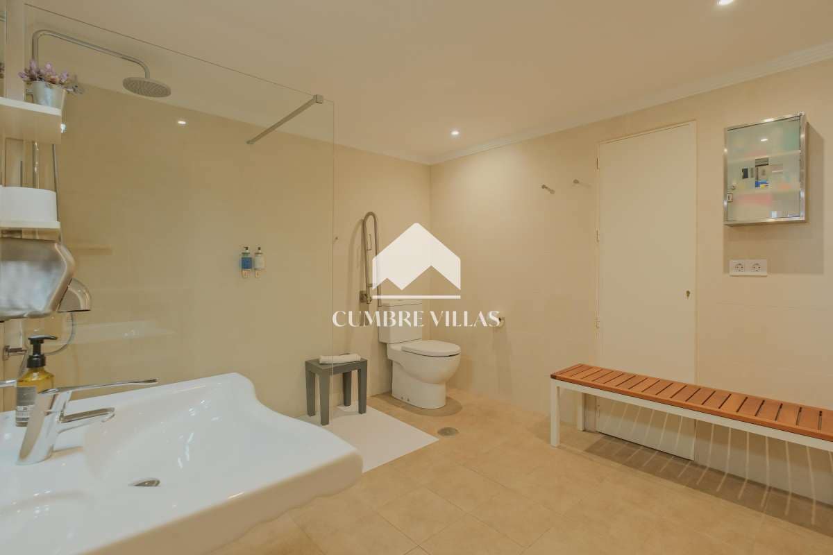 7 soveværelse Villa til salg i Gojar med swimmingpool - € 1.550.000 (Ref: 9141122)