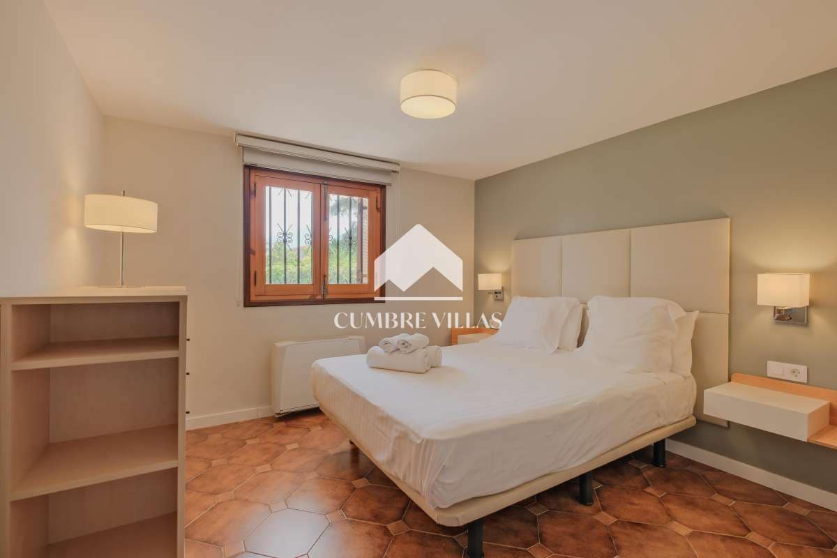 7 soveværelse Villa til salg i Gojar med swimmingpool - € 1.550.000 (Ref: 9141122)