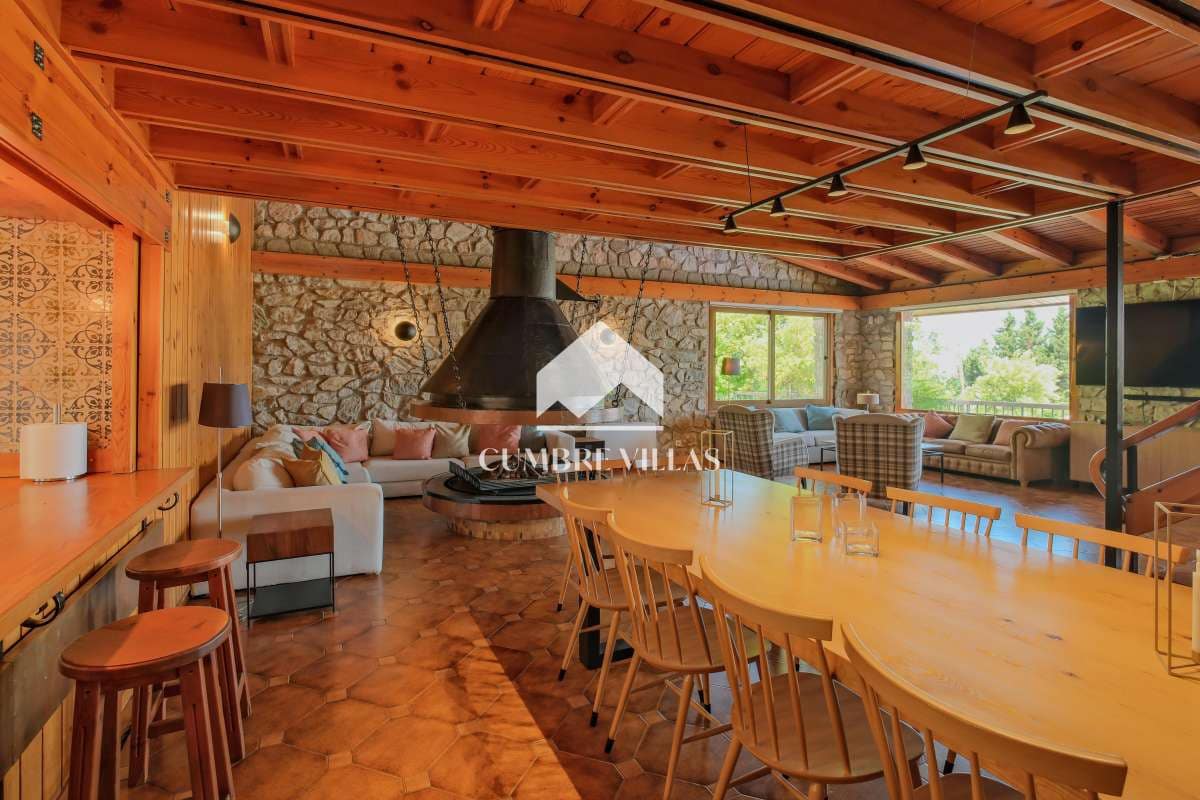 7 soveværelse Villa til salg i Gojar med swimmingpool - € 1.550.000 (Ref: 9141122)