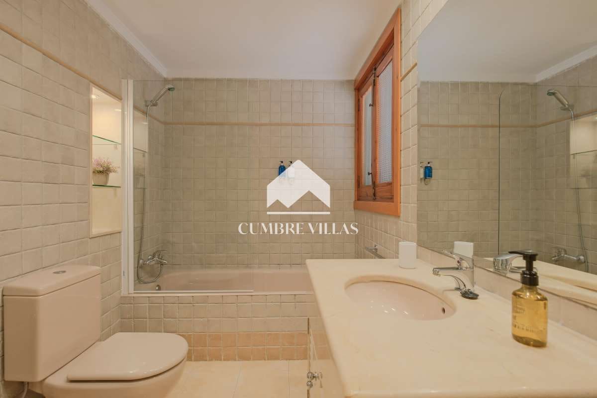 7 soveværelse Villa til salg i Gojar med swimmingpool - € 1.550.000 (Ref: 9141122)