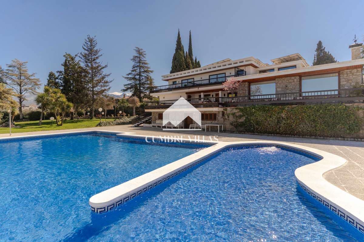 Chalet de 7 habitaciones en Gójar en venta con piscina - 1.365.000 € (Ref: 9141122)