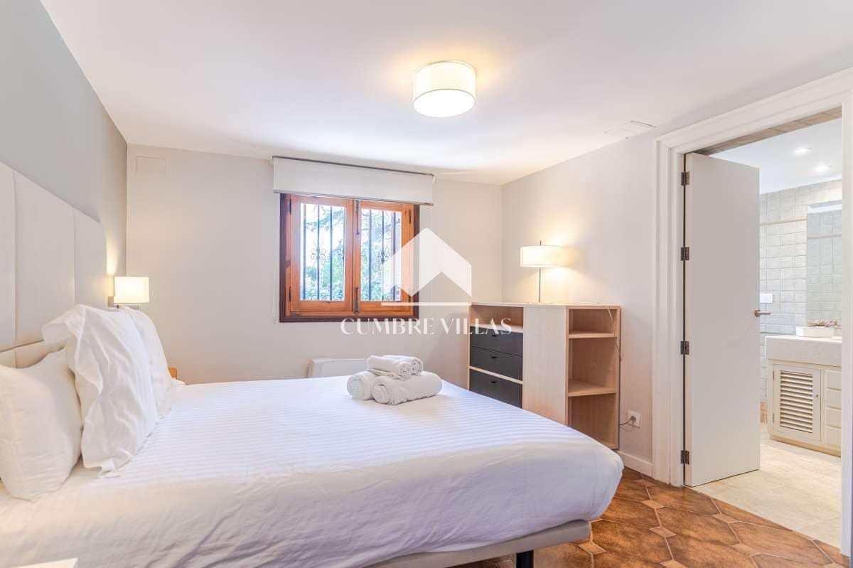 Chalet de 7 habitaciones en Gójar en venta con piscina - 1.365.000 € (Ref: 9141122)