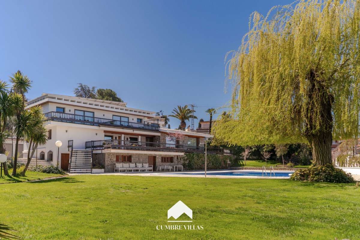 Chalet de 7 habitaciones en Gójar en venta con piscina - 1.365.000 € (Ref: 9141122)