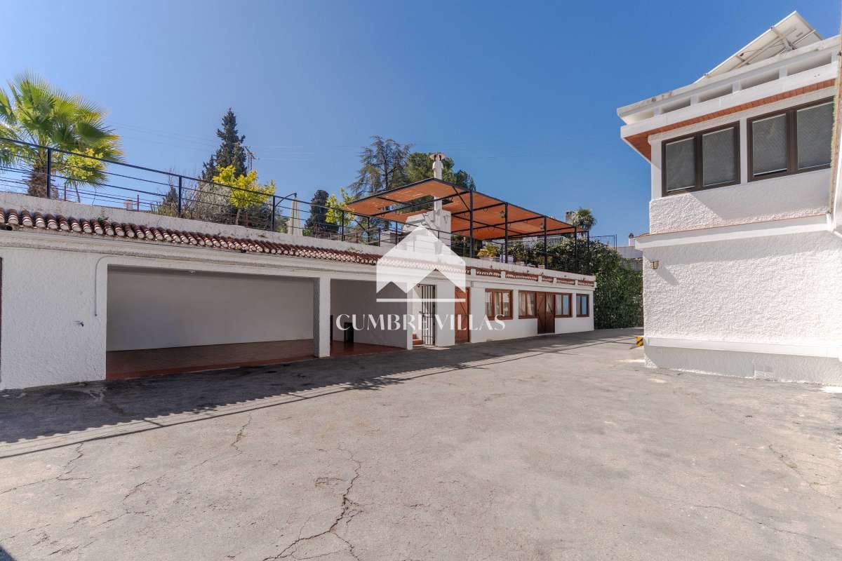 Chalet de 7 habitaciones en Gójar en venta con piscina - 1.365.000 € (Ref: 9141122)