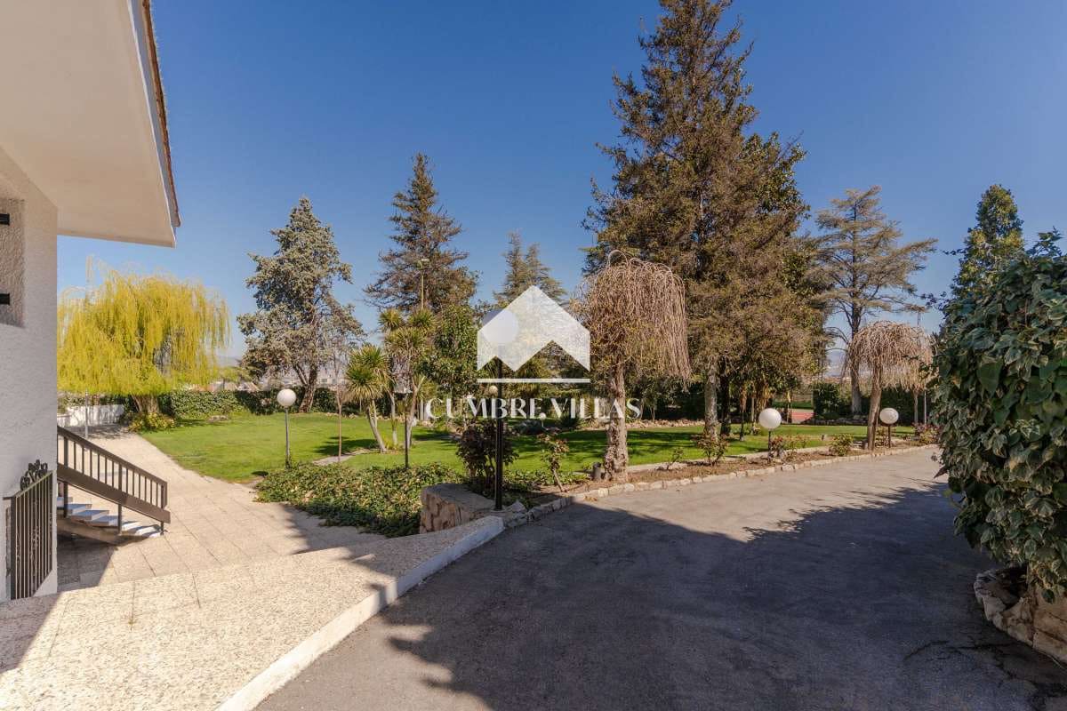 Chalet de 7 habitaciones en Gójar en venta con piscina - 1.365.000 € (Ref: 9141122)