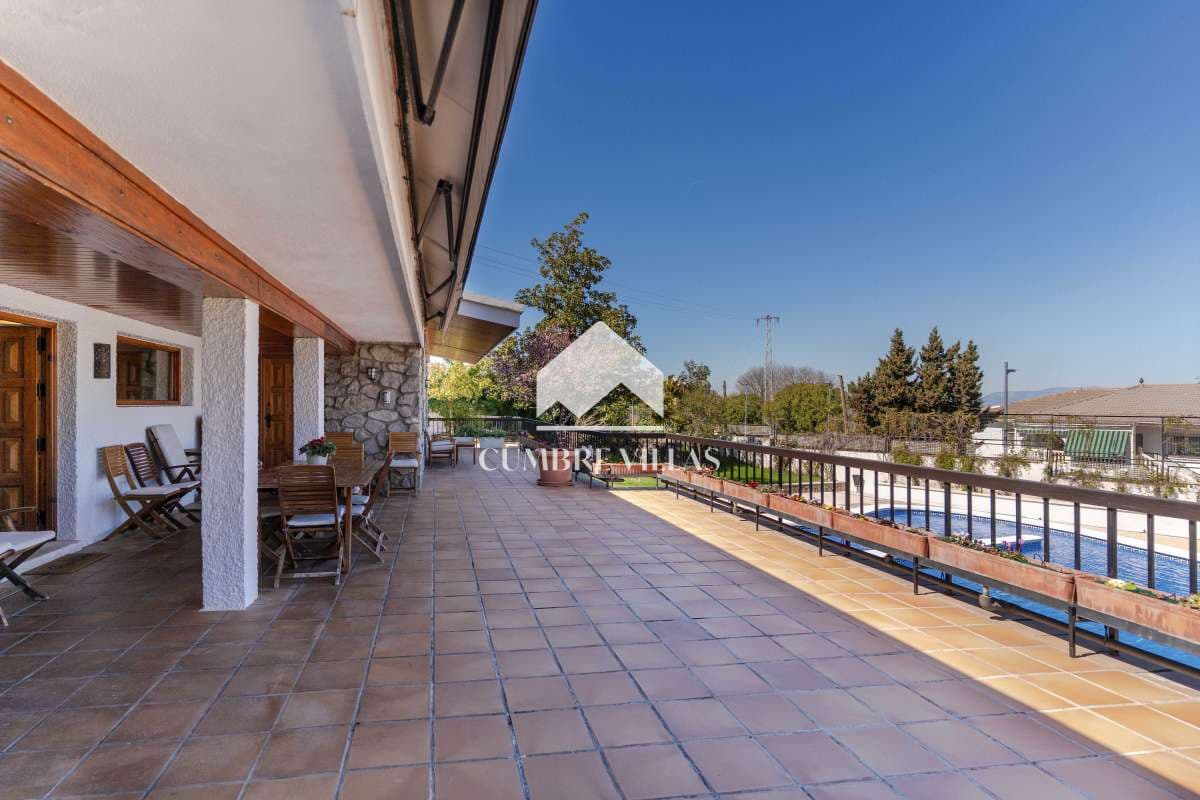 Chalet de 7 habitaciones en Gójar en venta con piscina - 1.365.000 € (Ref: 9141122)