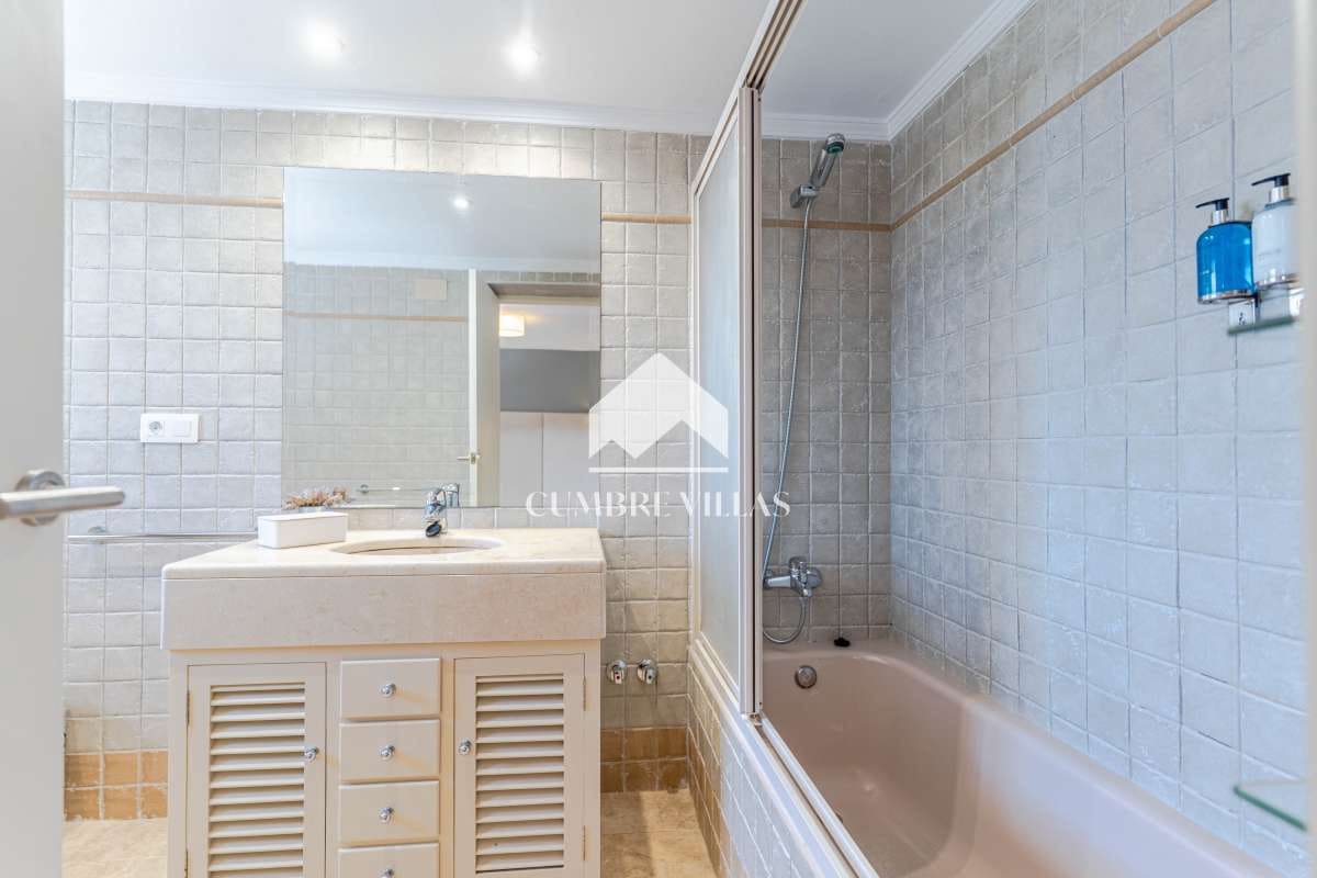 Chalet de 7 habitaciones en Gójar en venta con piscina - 1.365.000 € (Ref: 9141122)