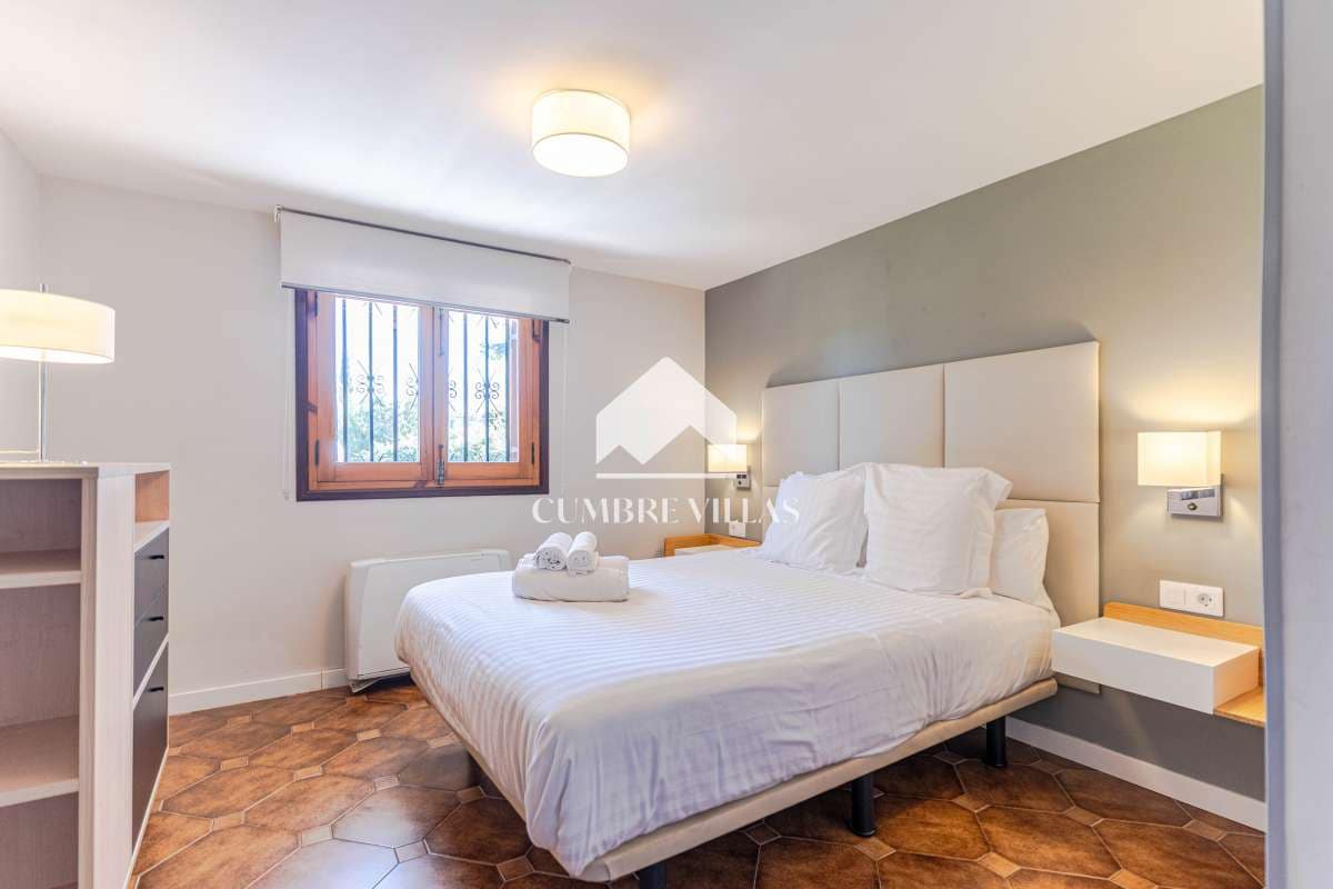 Chalet de 7 habitaciones en Gójar en venta con piscina - 1.365.000 € (Ref: 9141122)