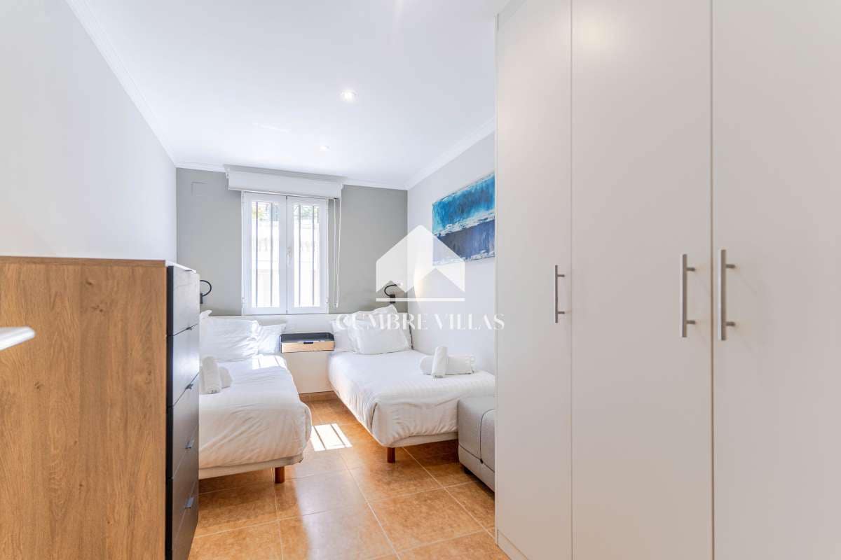 Chalet de 7 habitaciones en Gójar en venta con piscina - 1.365.000 € (Ref: 9141122)