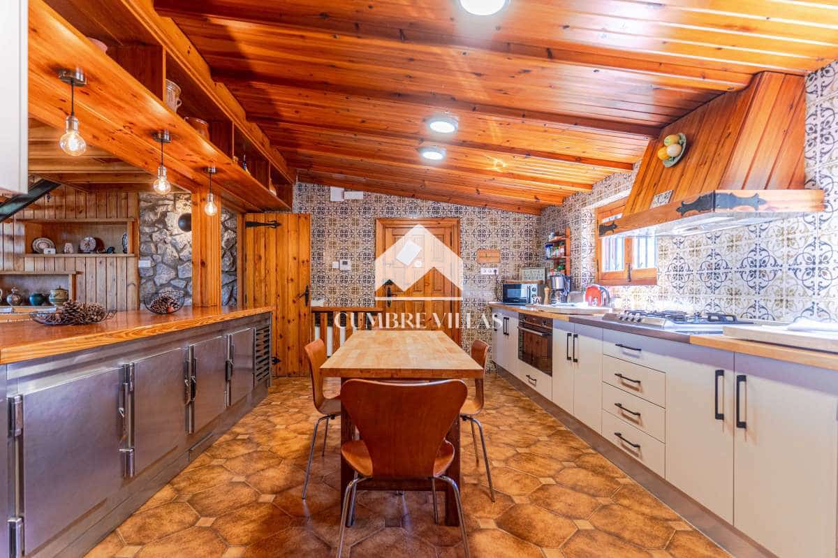 Chalet de 7 habitaciones en Gójar en venta con piscina - 1.365.000 € (Ref: 9141122)