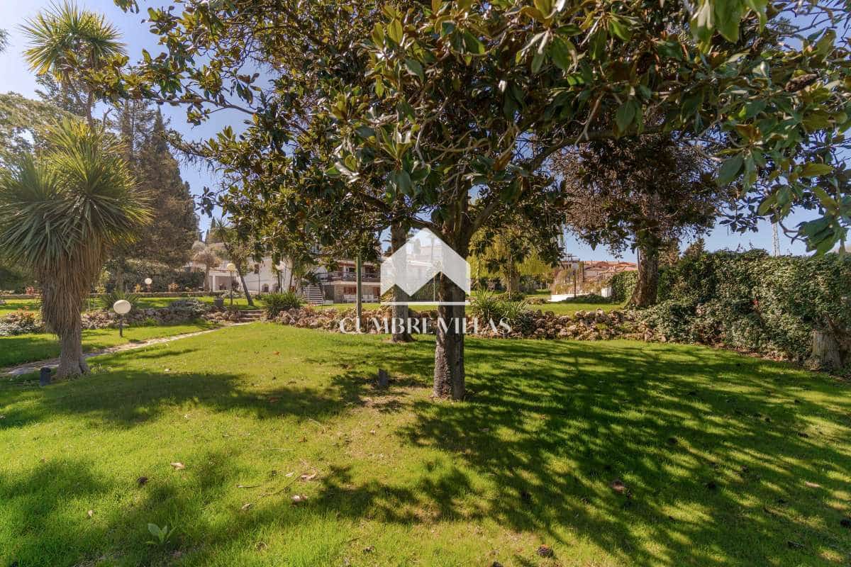 Chalet de 7 habitaciones en Gójar en venta con piscina - 1.365.000 € (Ref: 9141122)