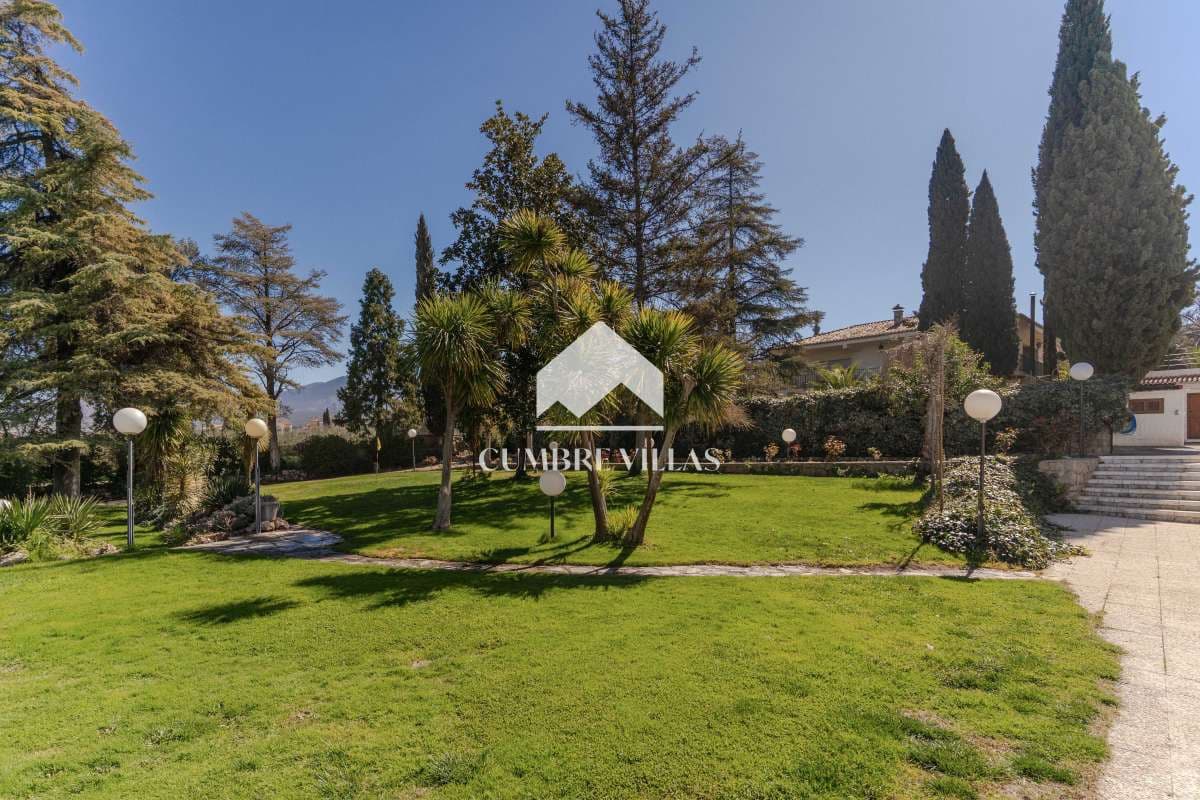 Chalet de 7 habitaciones en Gójar en venta con piscina - 1.365.000 € (Ref: 9141122)