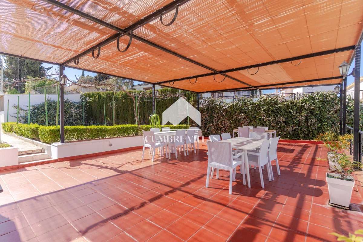 Chalet de 7 habitaciones en Gójar en venta con piscina - 1.365.000 € (Ref: 9141122)