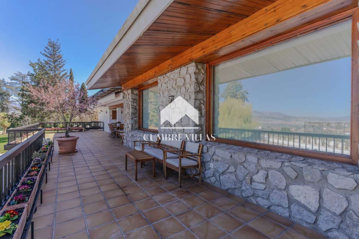 Chalet de 7 habitaciones en Gójar en venta con piscina - 1.365.000 € (Ref: 9141122)