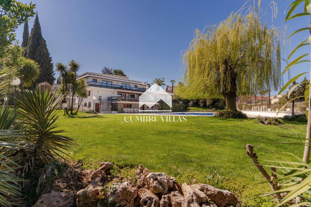 Chalet de 7 habitaciones en Gójar en venta con piscina - 1.365.000 € (Ref: 9141122)