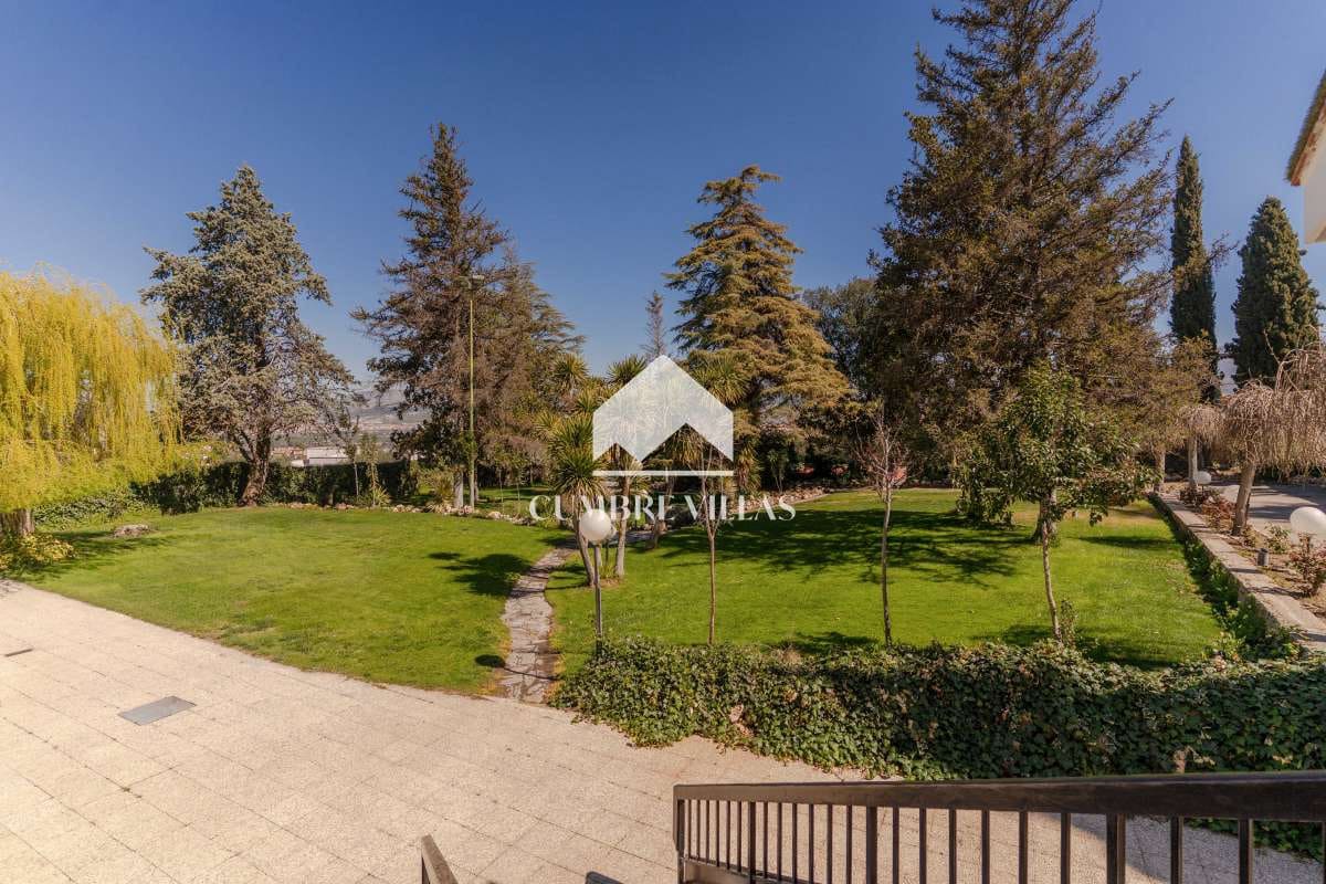 Chalet de 7 habitaciones en Gójar en venta con piscina - 1.365.000 € (Ref: 9141122)