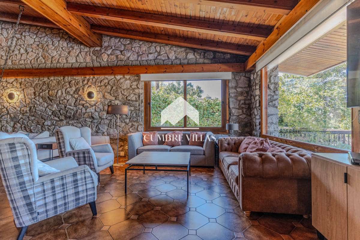 Chalet de 7 habitaciones en Gójar en venta con piscina - 1.365.000 € (Ref: 9141122)