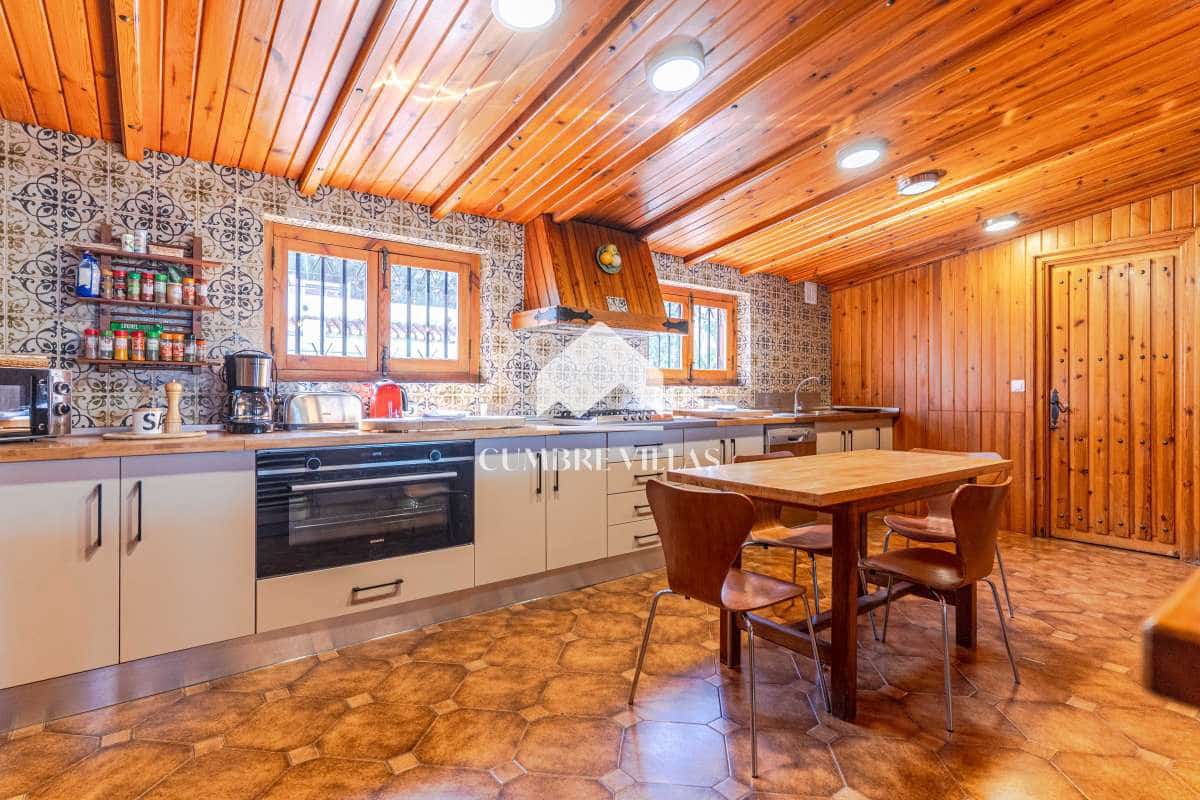 Chalet de 7 habitaciones en Gójar en venta con piscina - 1.365.000 € (Ref: 9141122)