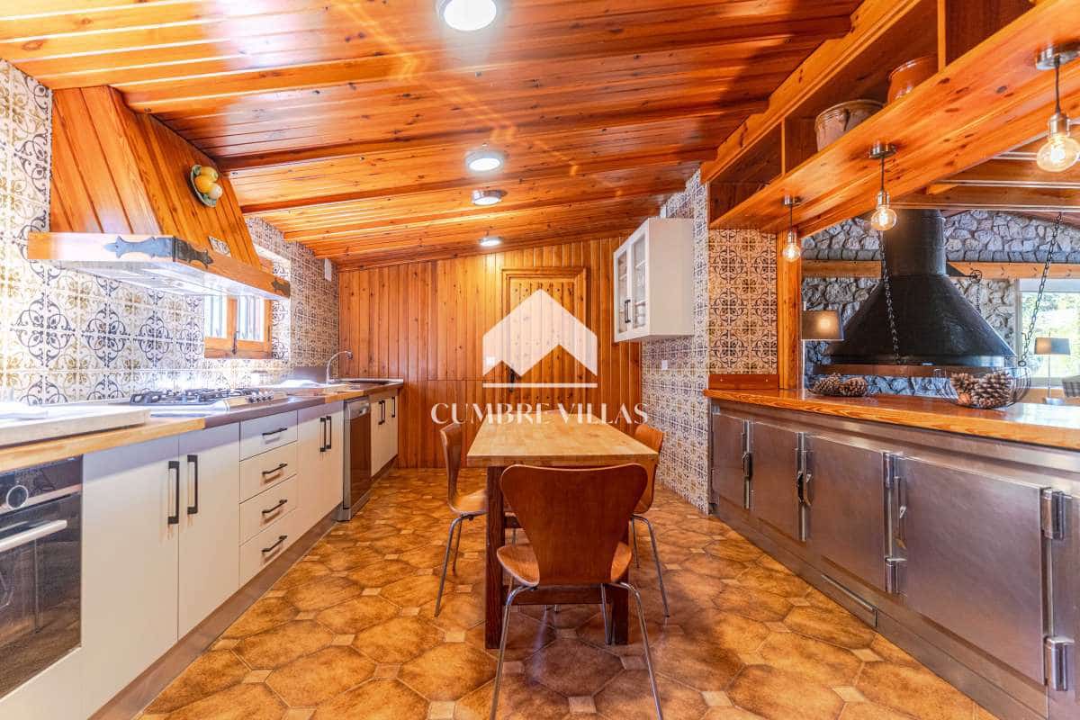 Chalet de 7 habitaciones en Gójar en venta con piscina - 1.365.000 € (Ref: 9141122)