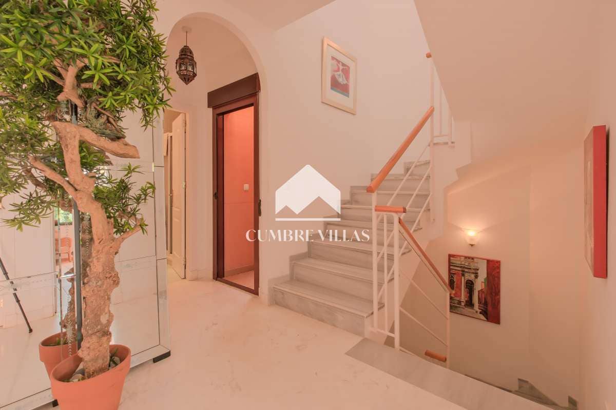 4 soveværelse Byhus til salg i Motril med swimmingpool garage - € 520.000 (Ref: 9142513)