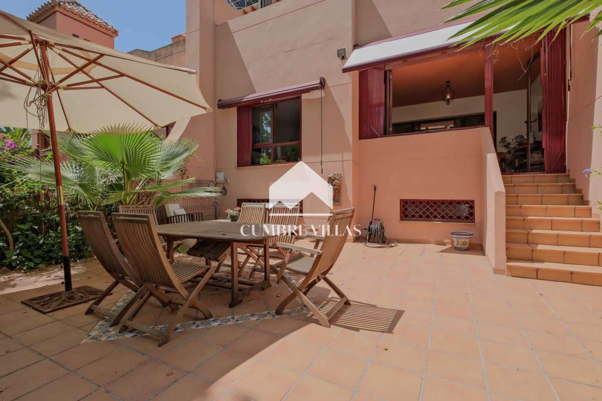 4 soveværelse Byhus til salg i Motril med swimmingpool garage - € 520.000 (Ref: 9142513)